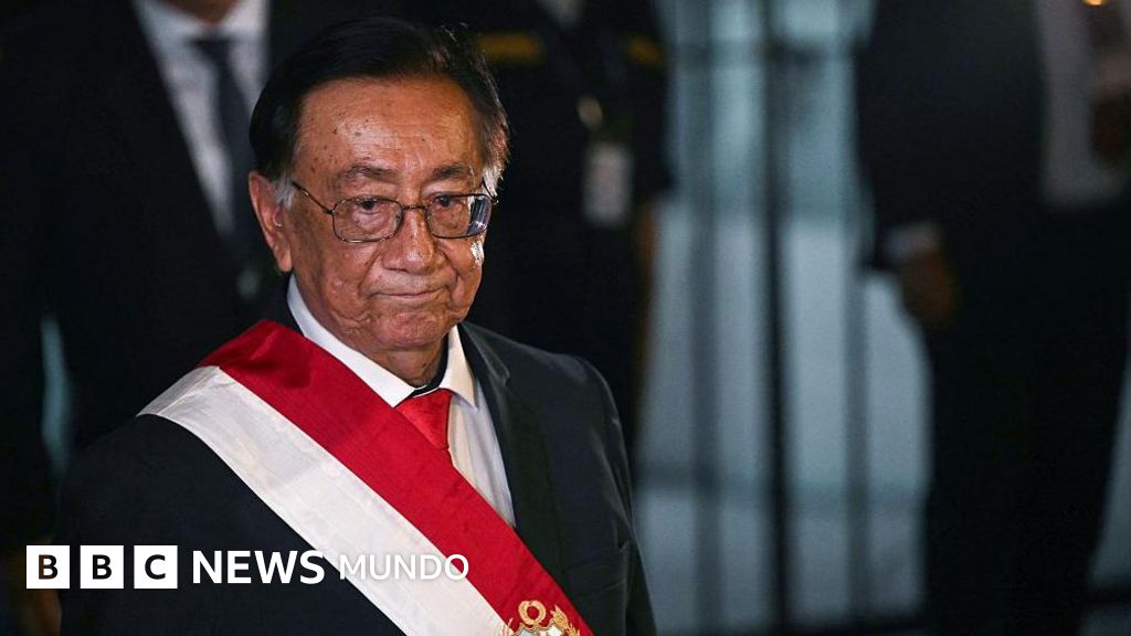 Quién es José María Balcázar, el nuevo presidente de Perú que asume el reto de "garantizar una transición electoral pacífica"