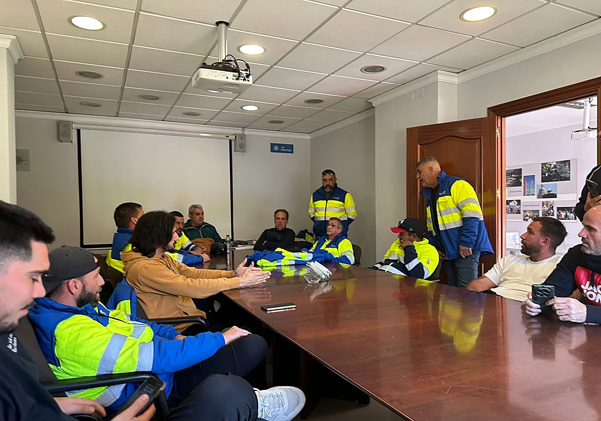 La Policía desaloja del Noble a los trabajadores de FCC-Aqualia, que prestan a Emasa el servicio de saneamiento y están en huelga