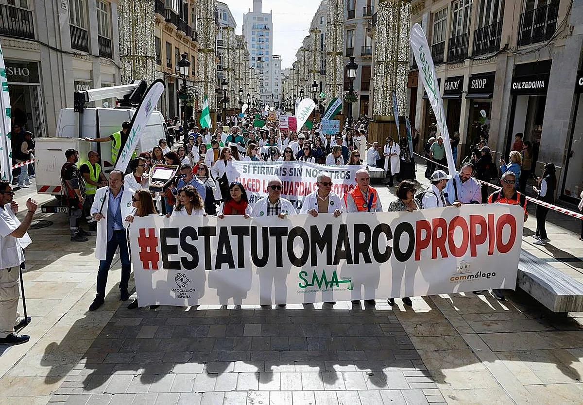 Los médicos toman calle Larios: «Las horas de guardia que no cotizan suponen entre cinco y siete años extra de vida laboral»