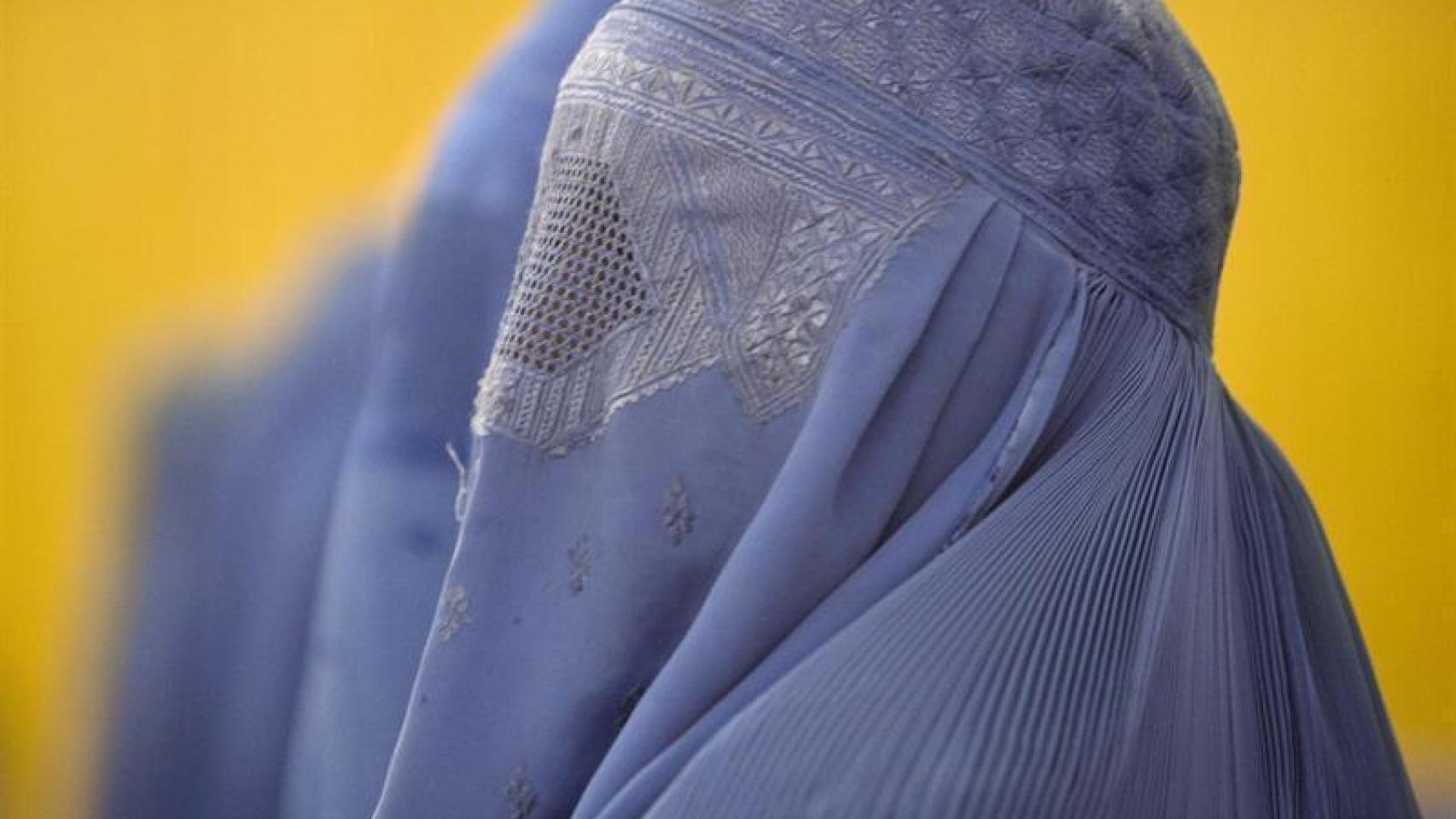 Última hora política, en directo | El PP registra en el Congreso y el Senado una ley para prohibir el burka, con multas de hasta 600 euros y excepciones por frío