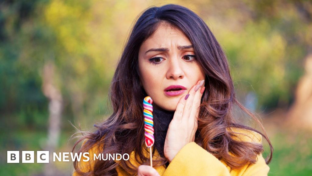 Qué pasa en tu boca y tus dientes apenas consumes azúcar (y cómo minimizar el daño que provoca)