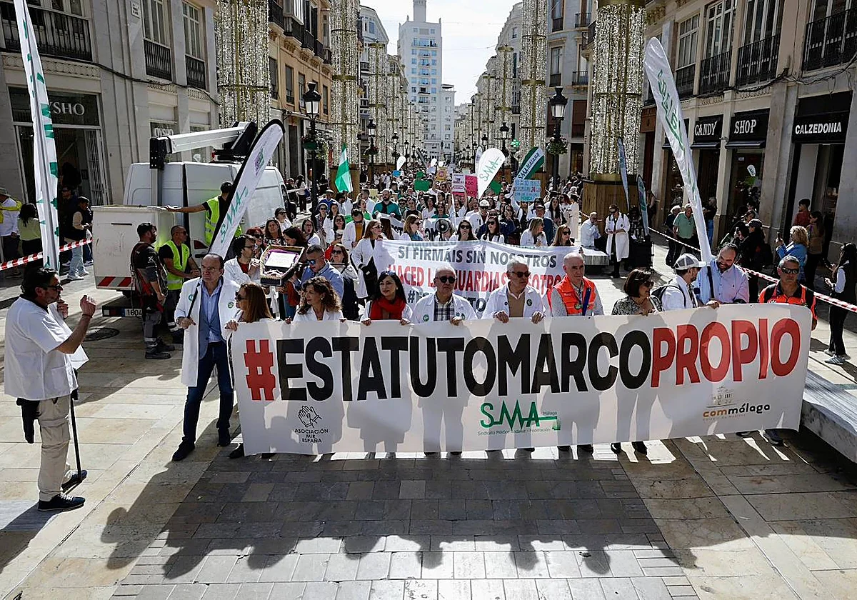 Doctors march through Malaga to demand better working and social conditions