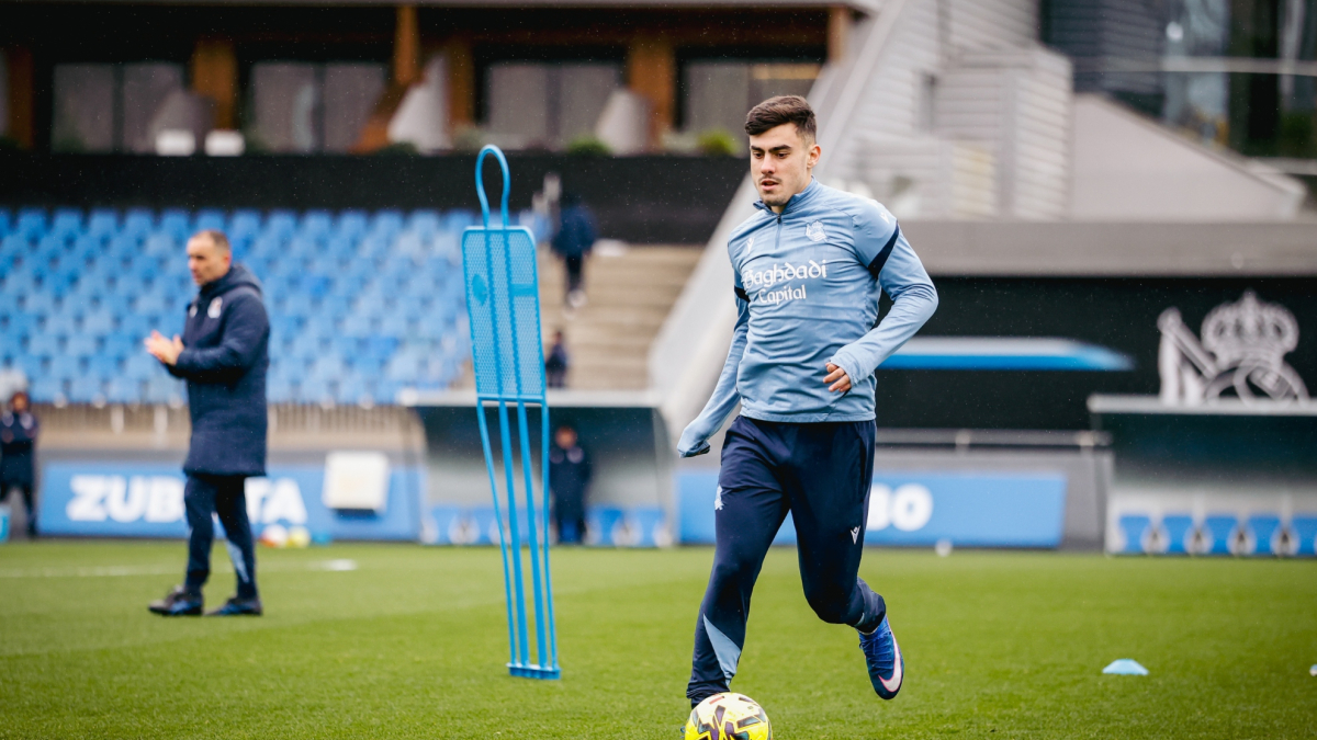 Barrenetxea vuelve a entrenar y Matarazzo decidirá si está o no para este sábado contra el Oviedo