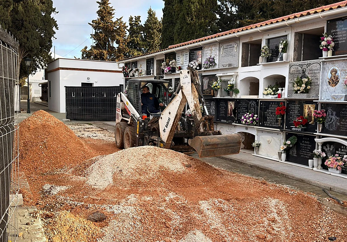 Arrancan los trabajos preliminares de la segunda fase de exhumación en las fosas comunes de Campillos