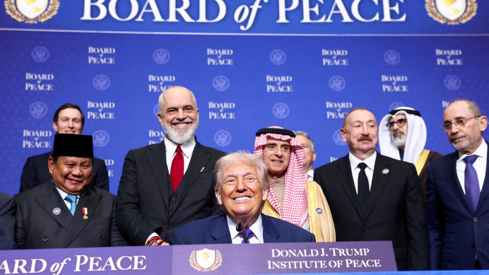 Trump presenta su 'Junta de Paz' mientras prepara una guerra inminente contra Irán: "No puede tener armas nucleares"
