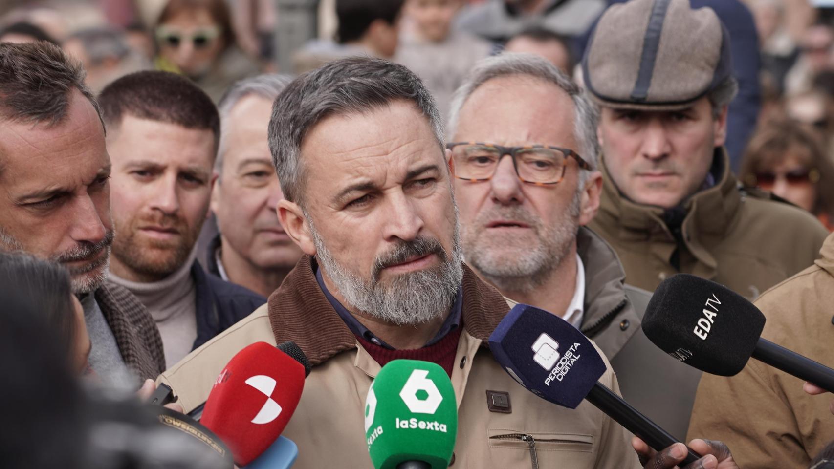 Abascal: "El burka que se lo pongan Patxi López, Pedro Sánchez y todas las ministras del Gobierno si se dejan"