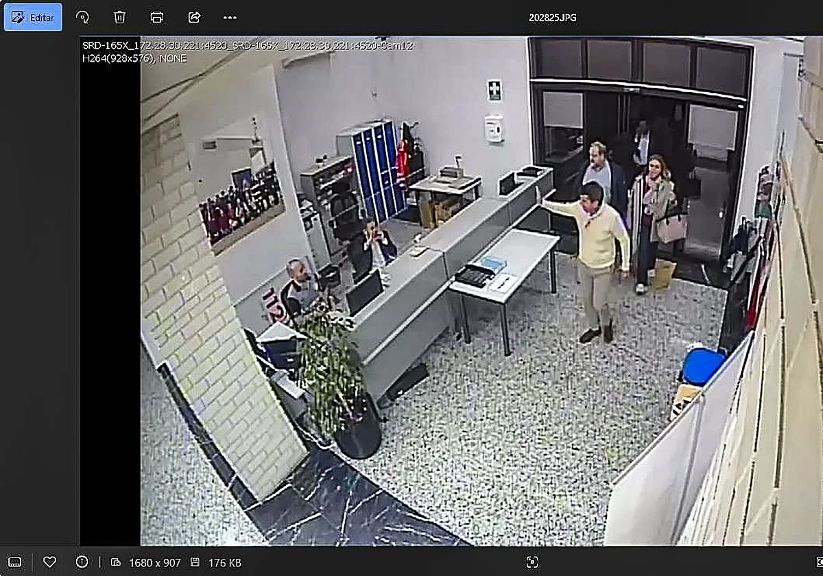 El chófer de Mazón: «Cuando sonó el ES-Alert todavía no habíamos salido de Valencia»