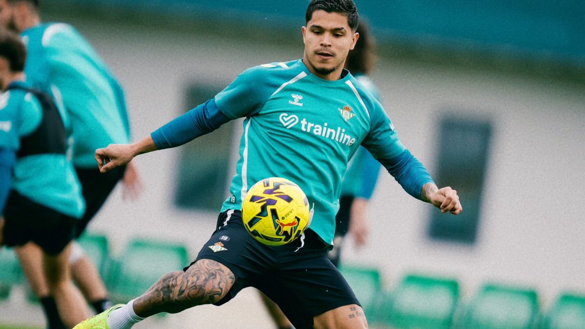 Cucho ultima su regreso en la sesión previa al partido frente al Rayo