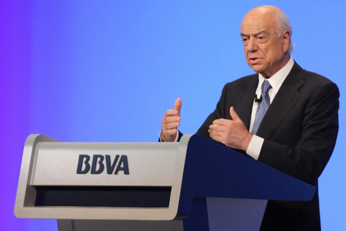 La Audiencia Nacional llevará a juicio a BBVA y a su expresidente Francisco González por contratar a Villarejo