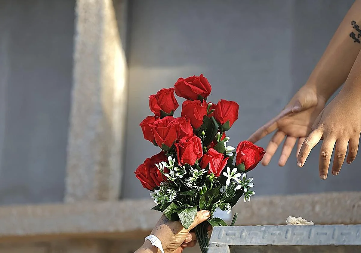 Indemnización de 16.000 euros tras perder los restos óseos de un familiar por un error en el cementerio