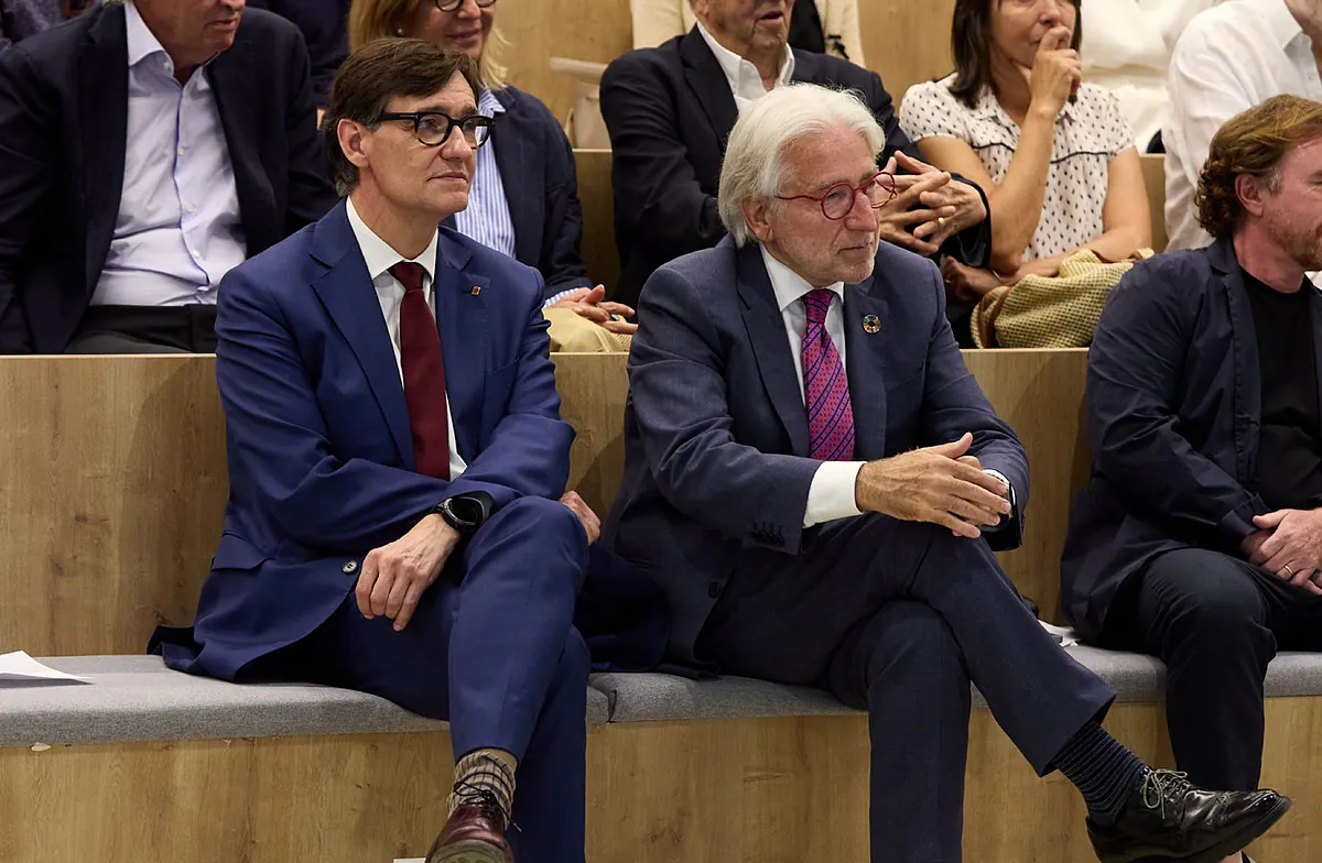 Enfado de la empresa catalana por el "filocomunismo" de Illa en vivienda