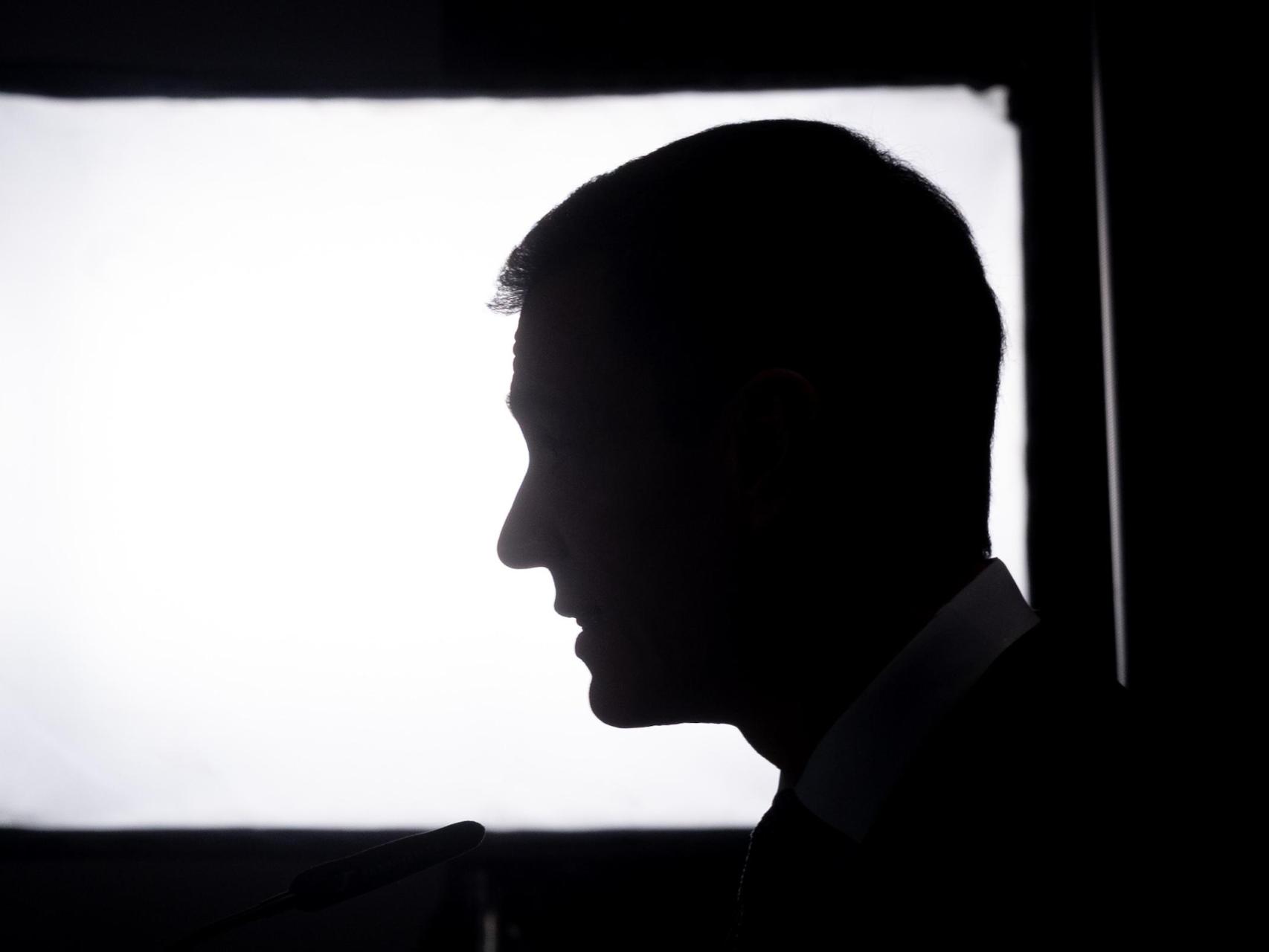 El Gobierno no gobierna, pero siempre responde... a sus propios escándalos