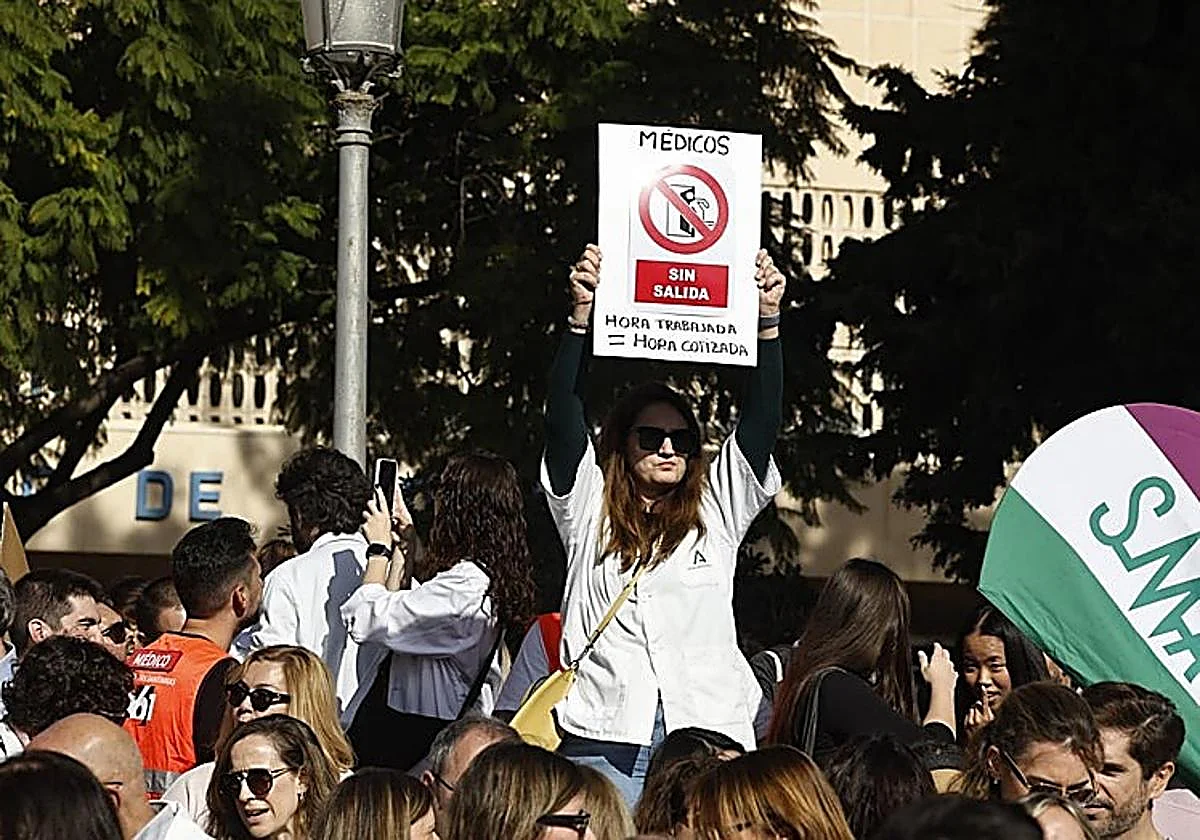 La Junta de Andalucía cifra en cerca de 300.000 los actos suspendidos por la huelga de médicos