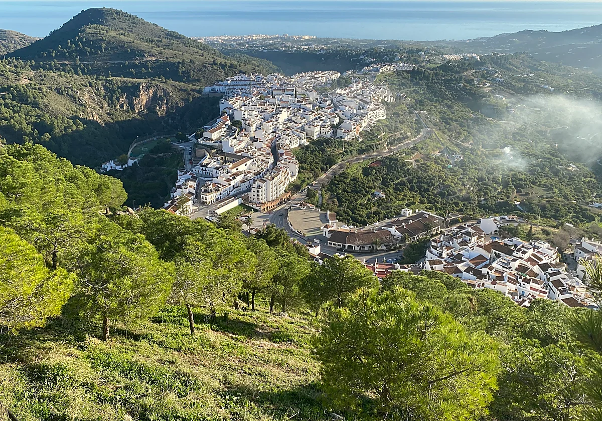 Refuerzo de la red eléctrica en Frigiliana: Endesa despliega más de dos kilómetros de tendido