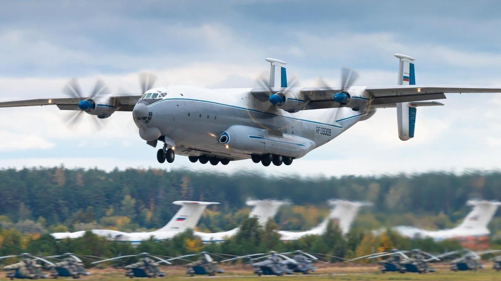 Siete muertos al estrellarse un avión de transporte militar ruso An-22 Antónov: se desintegró en el aire a 250 km de Moscú