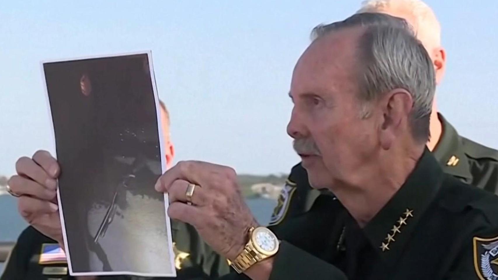 El Servicio Secreto abate a un hombre que intentó entrar a la residencia de Trump con una escopeta y un bidón de gasolina