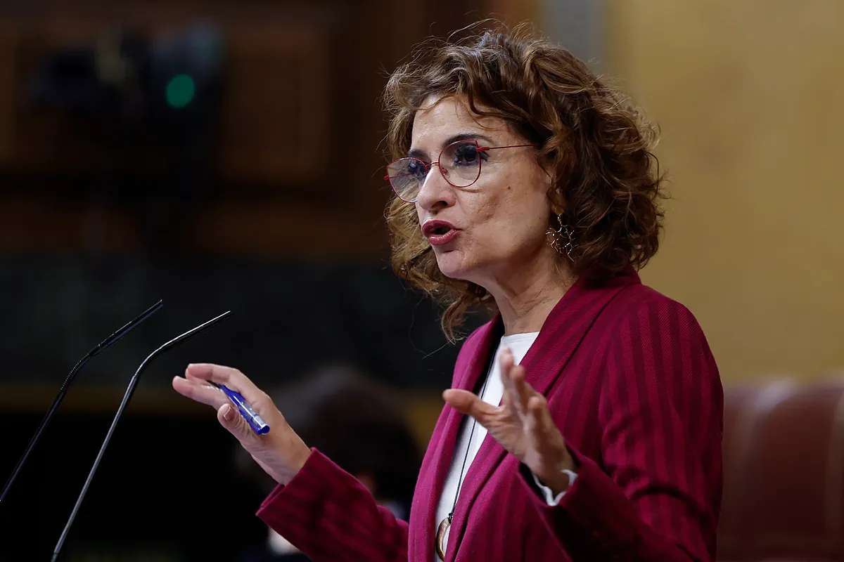 El Gobierno envía al Parlamento el plan de quita de 83.000 millones de deuda autonómica