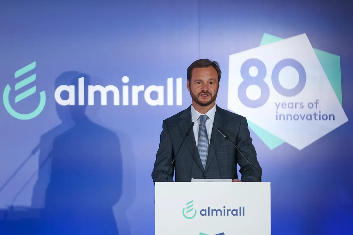 Almirall cuadruplica beneficios por el tirón de los medicamentos biológicos