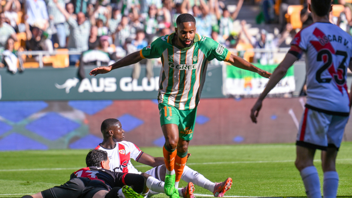 Bakambu, dos jornadas seguidas marcando... ¡100 meses después!