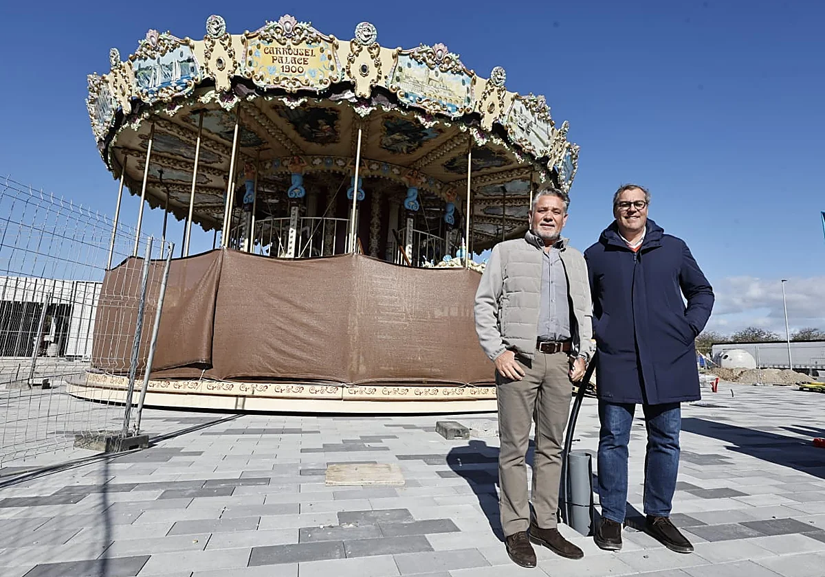 Malaga amusement park installs first attractions next to Plaza Mayor