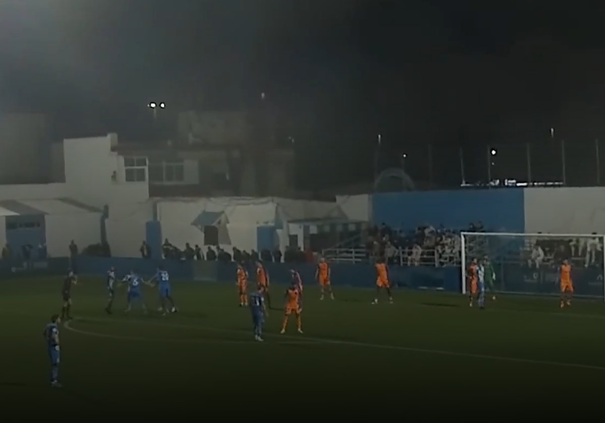 El 'corro de la patata' del Águilas para marcar al Malagueño