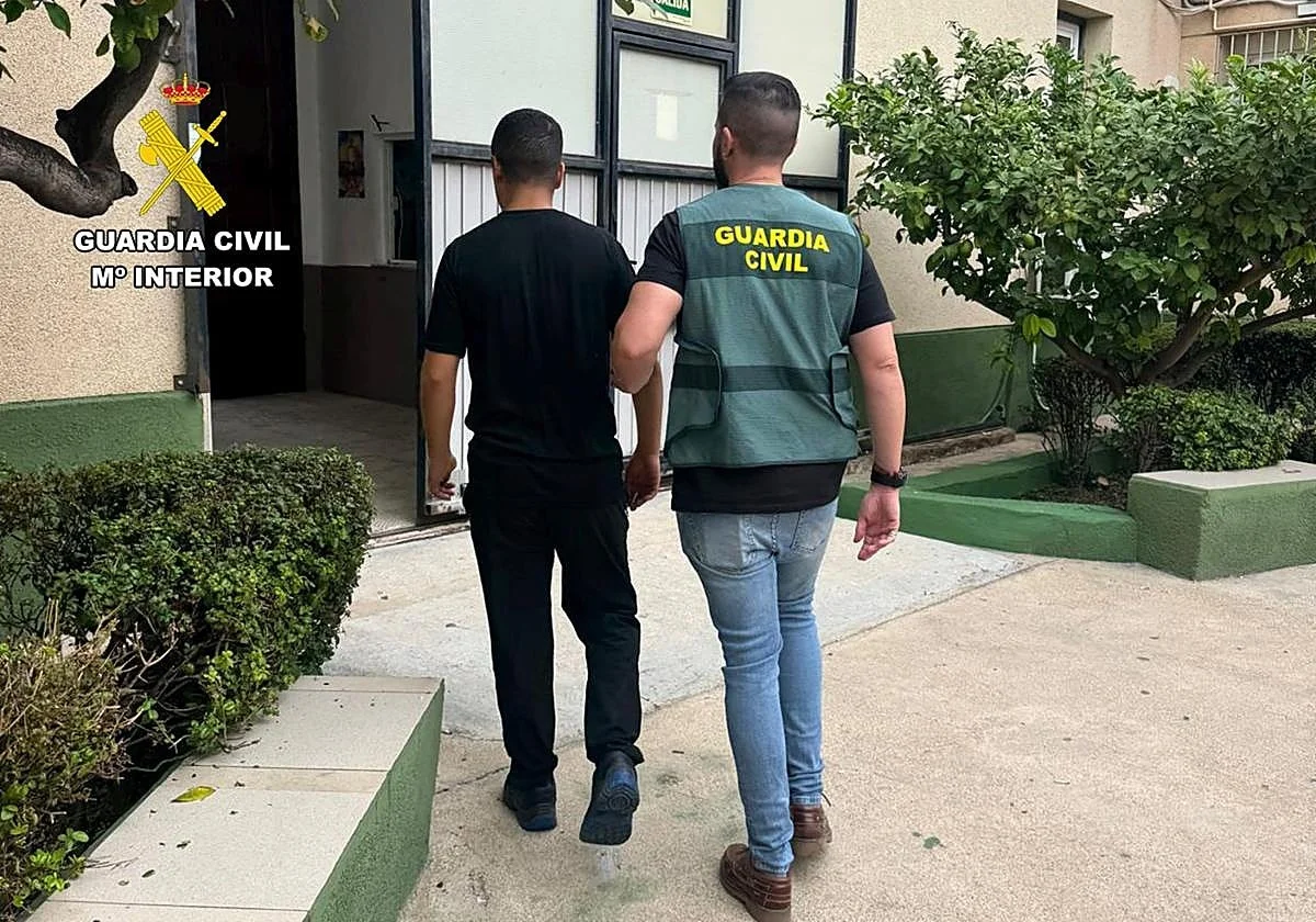 Agreden, roban y abandonan en un campo de Murcia a una persona tras quedar en una 'app' de citas