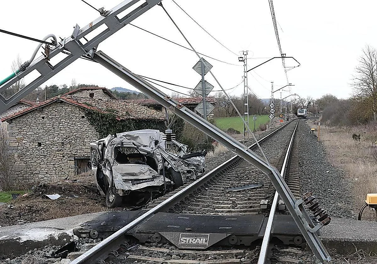 Muere el conductor de un turismo tras ser arrollado por una locomotora en la localidad alavesa de Aprikano