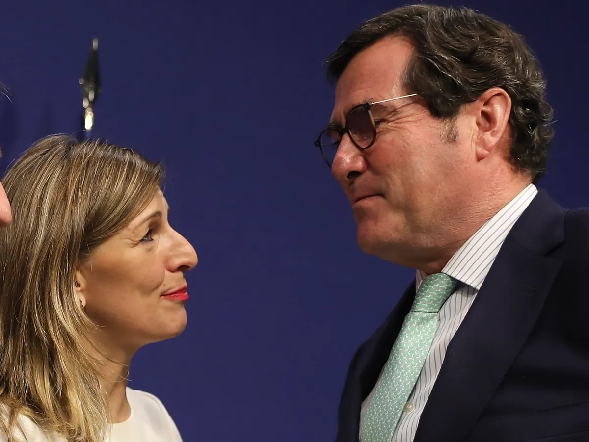 CEOE propone una subida del salario mínimo del 1,5%, hasta los 1.202 euros mensuales en 2026