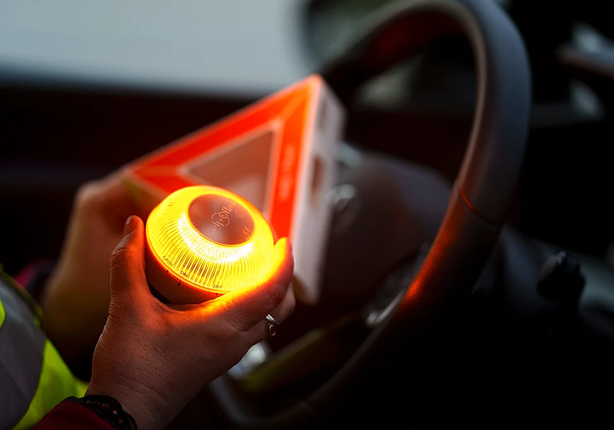 Más de cien mil conductores han activado las balizas V16 desde que son obligatorias