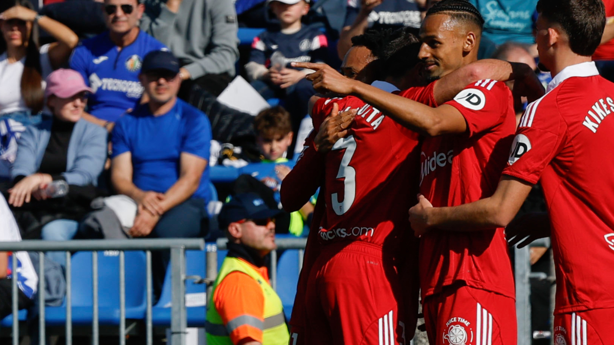 Sow se viste de nueve