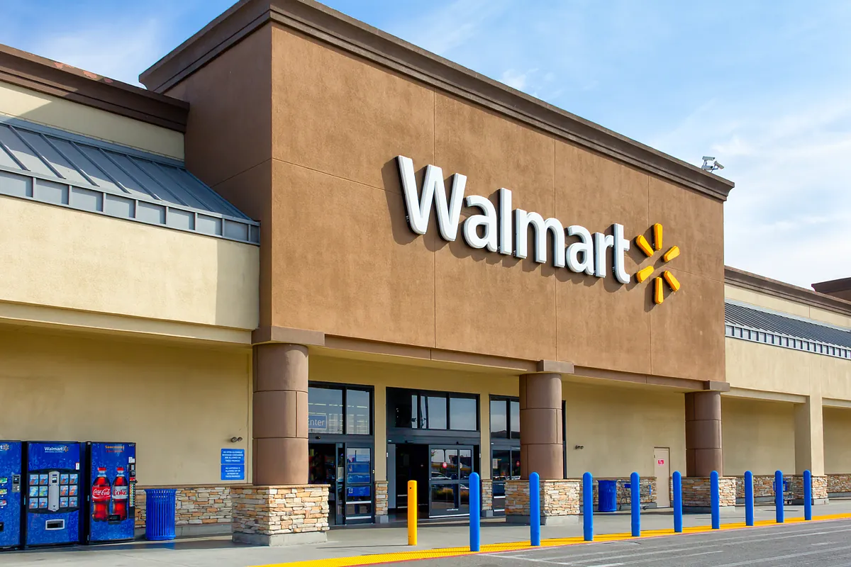 Walmart pierde el liderazgo en ventas ante Amazon a pesar de su récord de ingresos