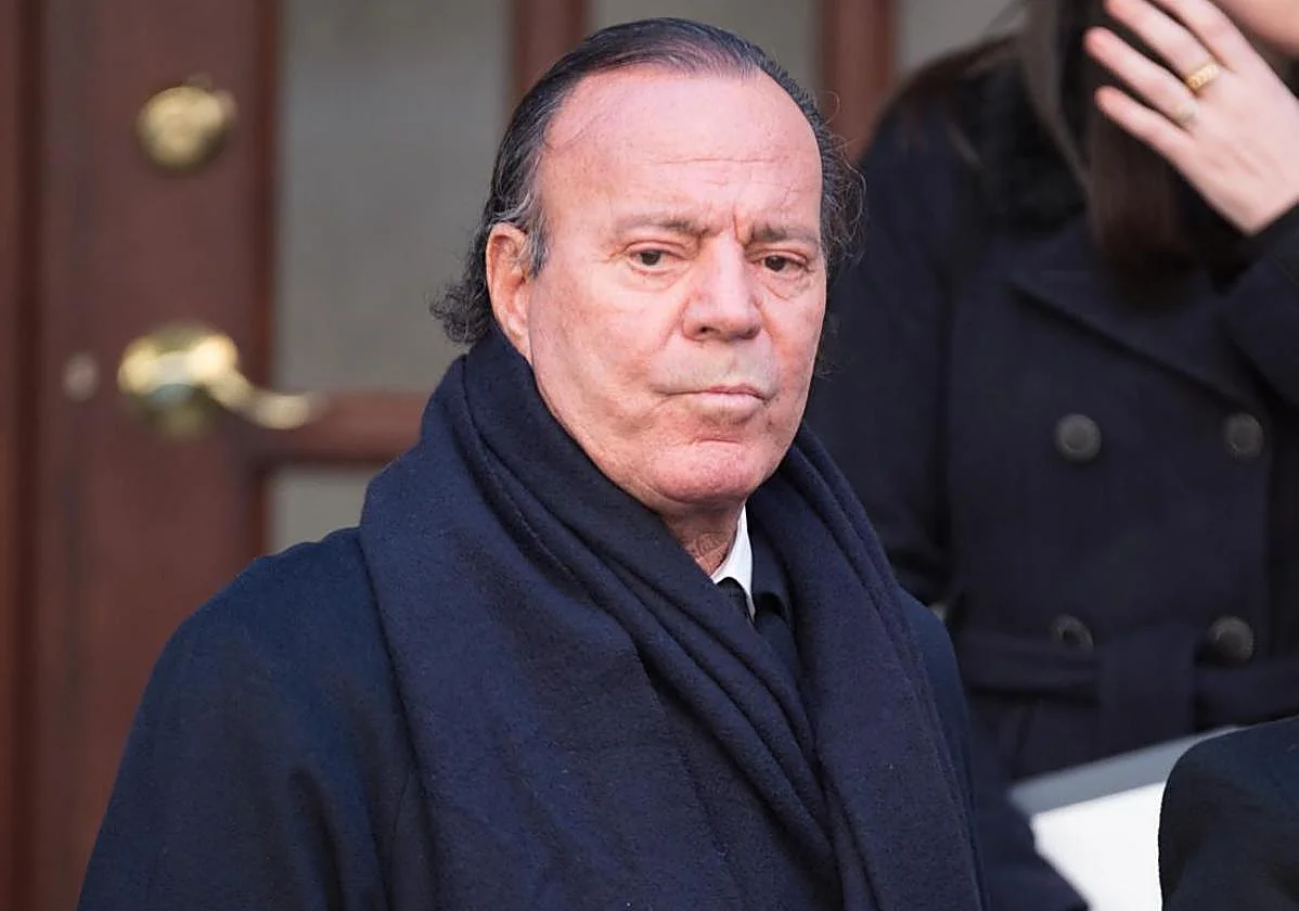 Julio Iglesias demanda a Yolanda Díaz por acusarle de «abusos sexuales» a su trabajadoras