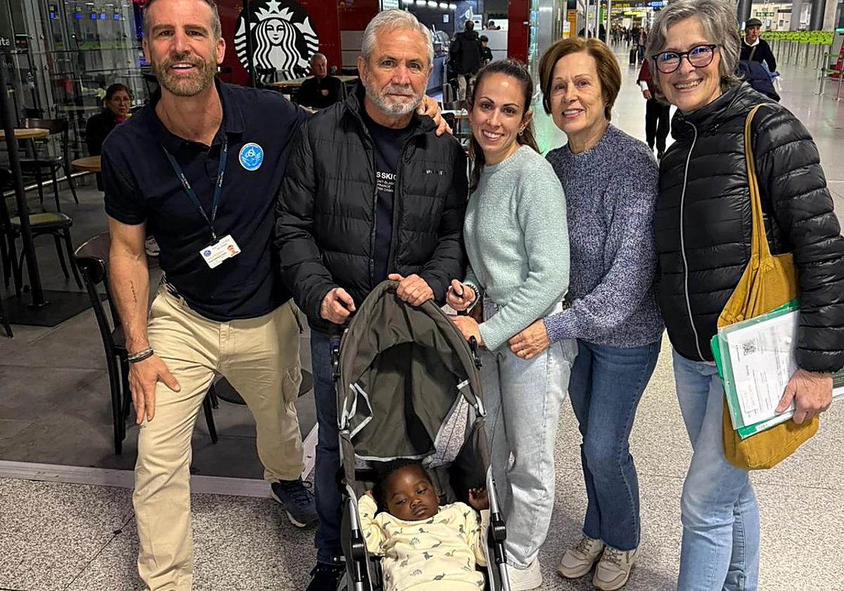 Ethan, el bebé africano de 20 meses al que el Materno Infantil ha salvado la vida tras operarlo de corazón