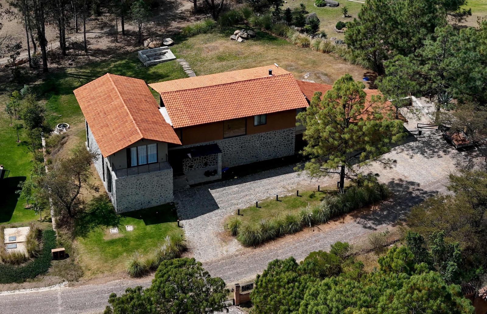 La vida escondida de 'El Mencho': una casa de lujo, una despensa repleta y un altar