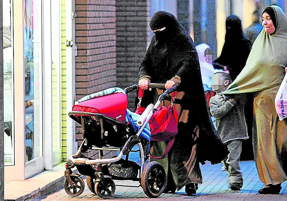 El burka en Málaga: la izquierda no quiere prohibirlo en espacios municipales