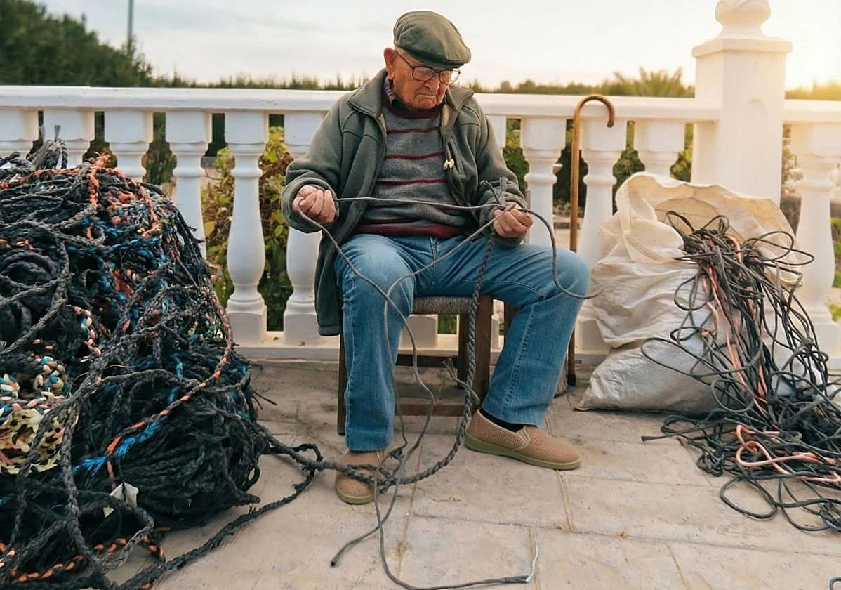 El anciano que trenza en Murcia la cuerda más larga del mundo a sus 92 años: «Me hace sentir que todavía valemos para algo»
