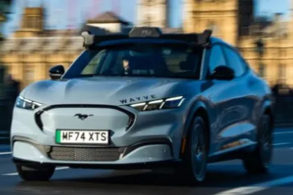 Mercedes-Benz, Nissan y Stellantis invierten en la británica Wayve para no perder la carrera del coche autónomo