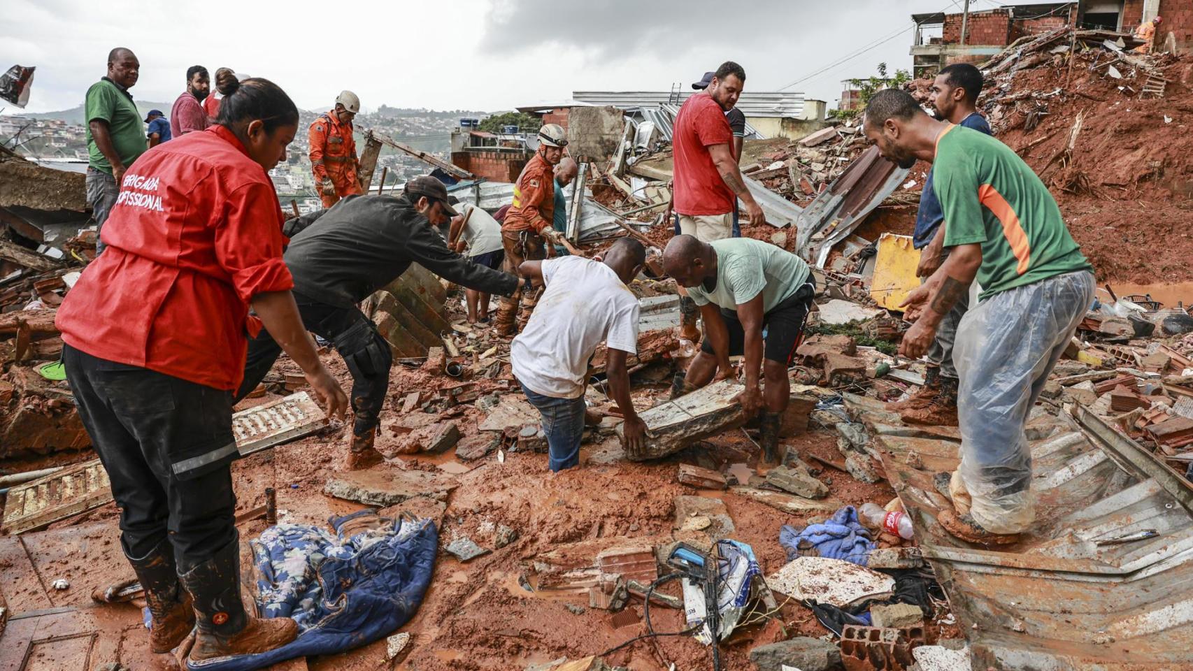 Un fuerte temporal de lluvias torrenciales en Brasil se salda con al menos 31 muertos: miles de personas sin luz ni agua