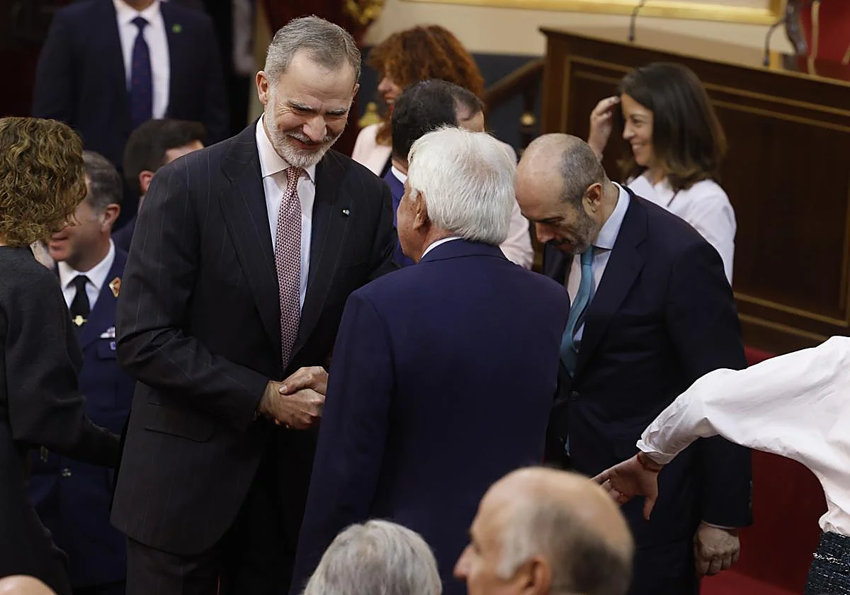 González pide ante el Rey que se conozca «todo» el proceso del 23-F para «comprender el papel Juan Carlos I»