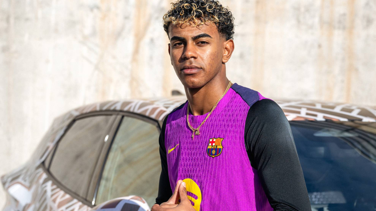 Los jugadores del Barça prueban este Cupra que aún no está a la venta, pero Lamine Yamal solo ha podido verlo