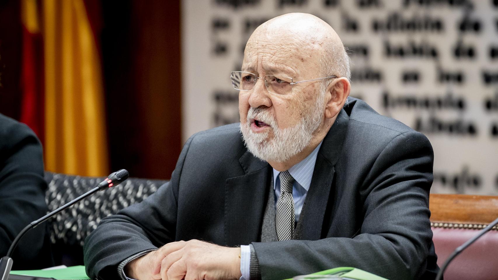 El día que Tezanos habló en el Senado como militante del PSOE y no como presidente del CIS: la moviola con sus excesos