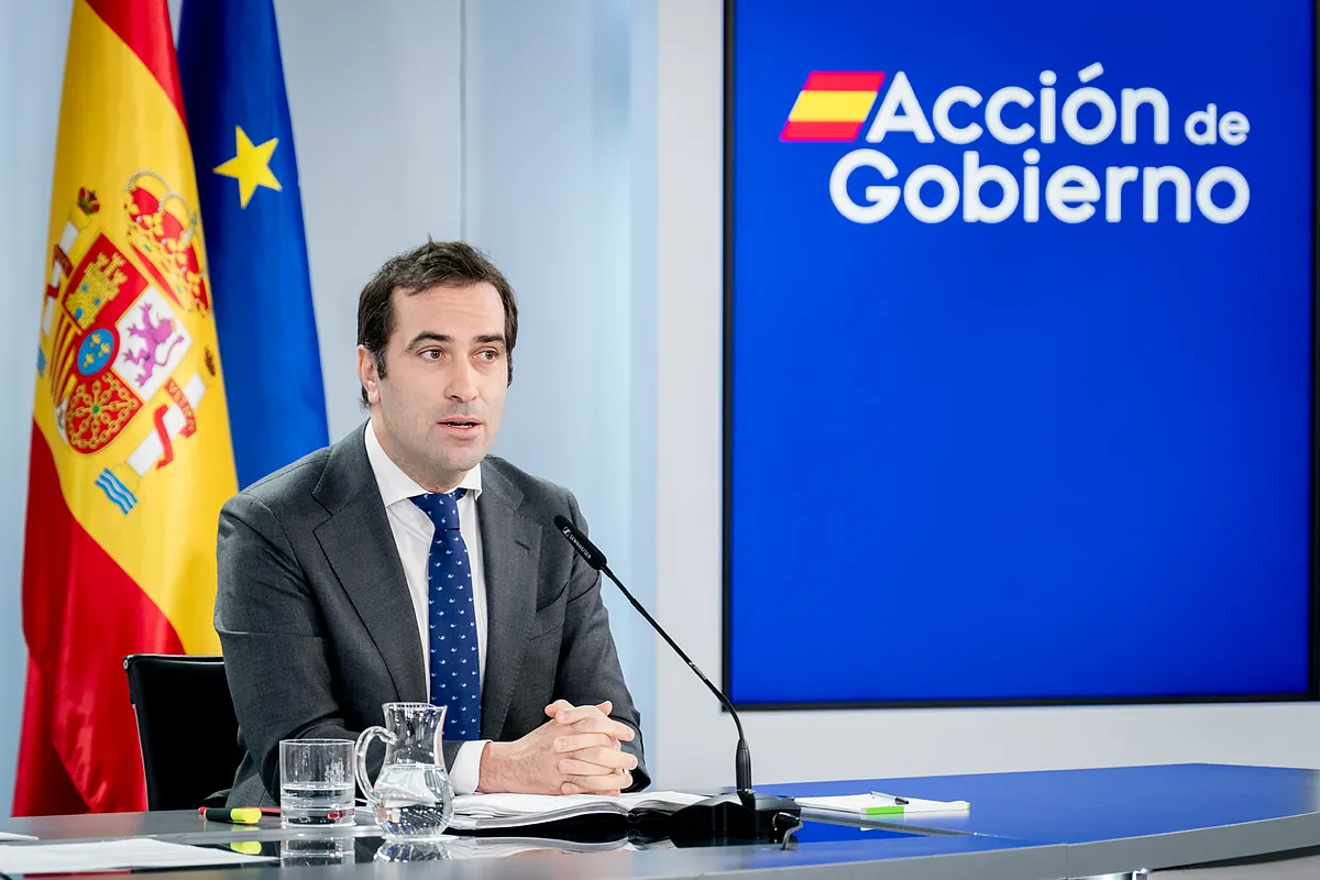 El Gobierno tratará de igualar fiscalmente diésel a gasolina y renuncia a 60.000 millones en crédito europeo