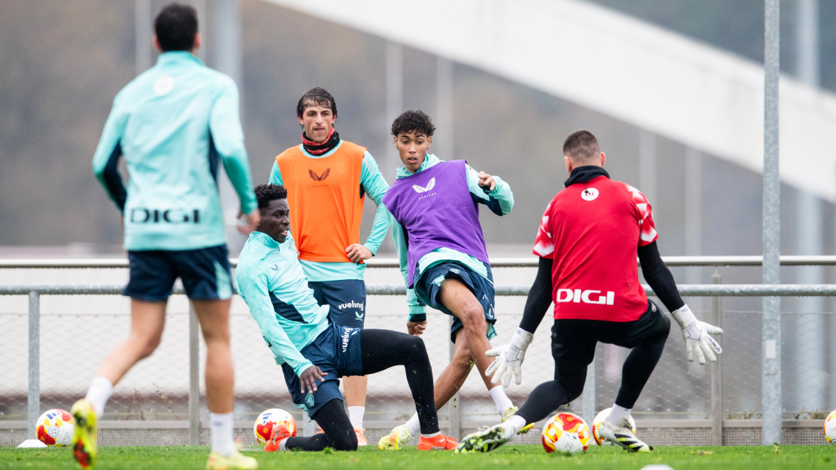 Valverde celebra que podrá elegir en el partido de este sábado en Vallecas