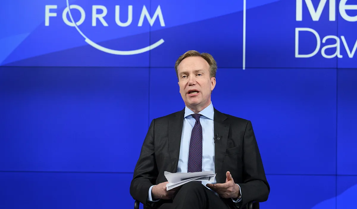 Dimite el presidente del Foro Económico Mundial por sus lazos con Epstein