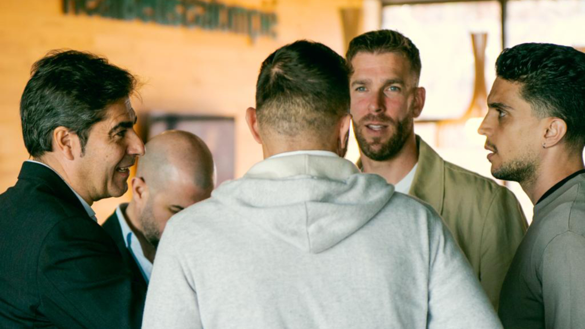 El Betis se conjura para el derbi en un almuerzo con la plantilla, el cuerpo técnico y la directiva