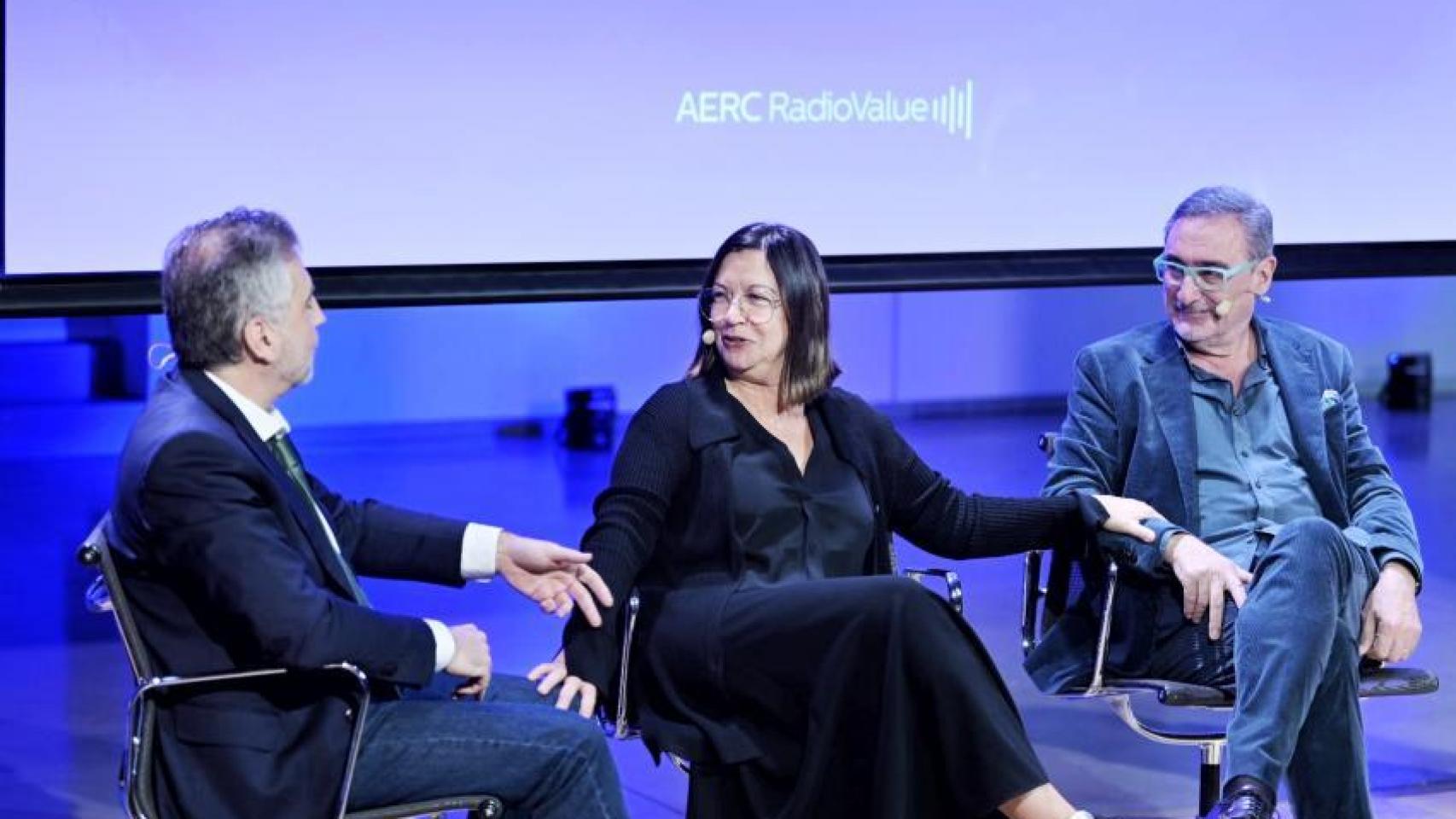 EGM: Àngels Barceló vuelve a liderar las mañanas de la radio, Carlos Alsina bate récords con Herrera y Bustos estancados