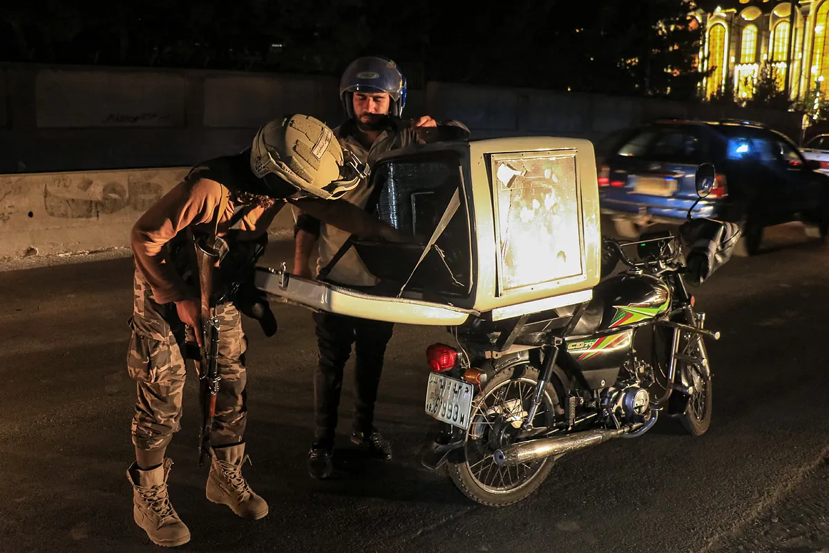 Pakistán bombardea Kabul y declara entrar en "guerra abierta" con Afganistán