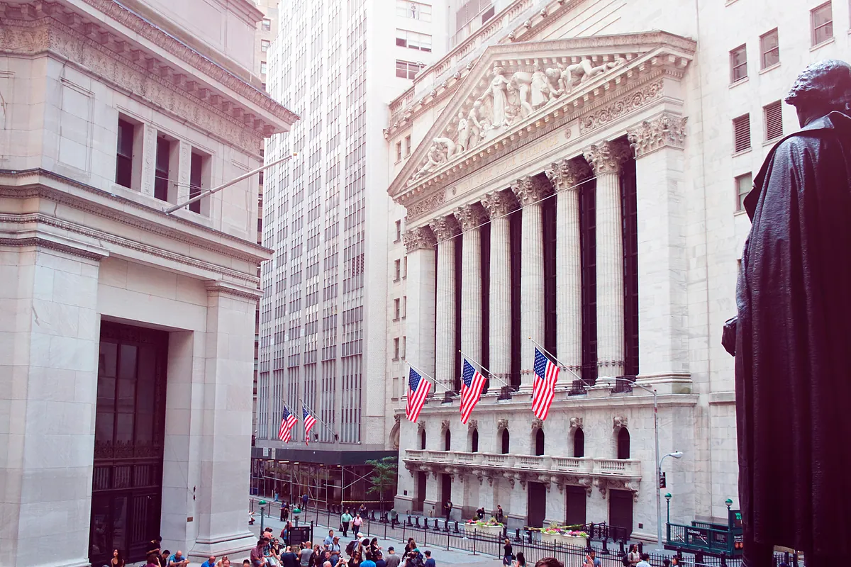 Wall Street recurre a operaciones complejas para evitar los desplomes de la IA