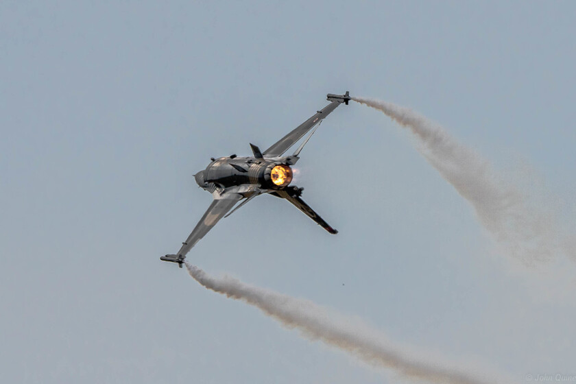 Irán va a necesitar mucho más de China y Rusia. EEUU ha aterrizado sus cazas cargados de un arma que lo cambia todo: gatitos enfadados