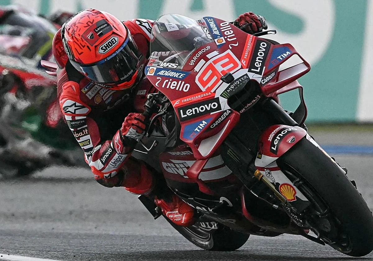 Marc Márquez esquiva los nubarrones y arranca segundo en Tailandia
